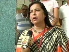 Meenakshi Lekhi casts vote, says 'Jaisi praja, waisa neta'