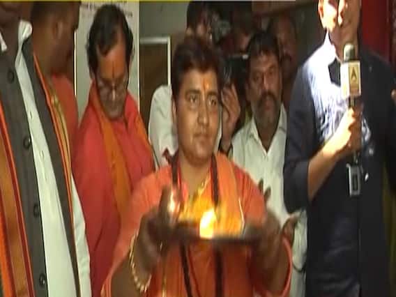 चुनाव आयोग के बैन के बाद भक्ति में लीन हुईं साध्वी प्रज्ञा, हुआ मां काली से सामना !