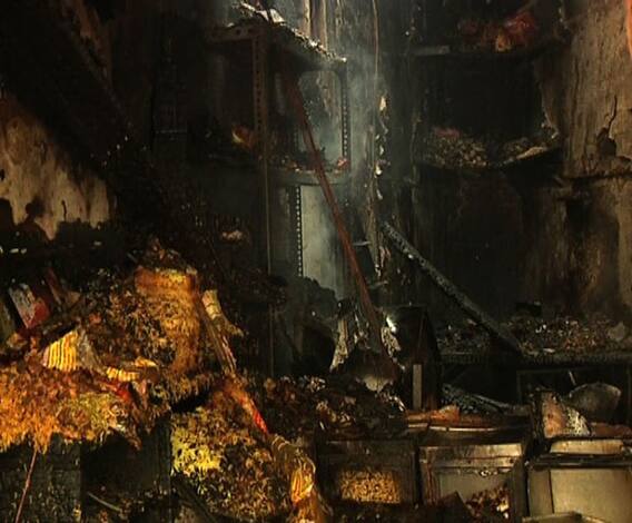 ভবানীপুরে যদুবাবুর বাজারে ভয়াবহ আগুন, ভুজিয়ার দোকানে অগ্নিকাণ্ড, ঘটনাস্থলে দমকলের চারটি ইঞ্জিন