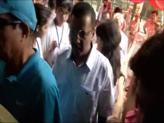 Delhi CM Arvind Kejriwal casts vote, says 'unke liye vote mat dena jo zeher gholte hain'