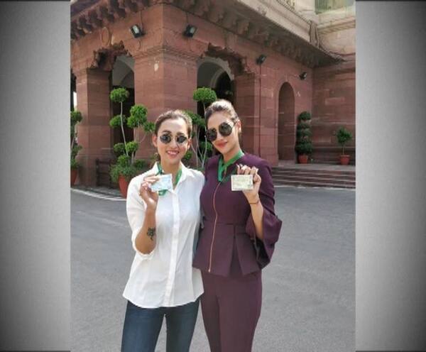 Lok Sabha Election 2019 - Mimi and Nusrat visited Parliament, clicked selfies দিল্লিতে মিমি-নুসরত, সাংসদের পরিচয়পত্র গলায় সংসদ ভবনে, তুললেন সেলফিও