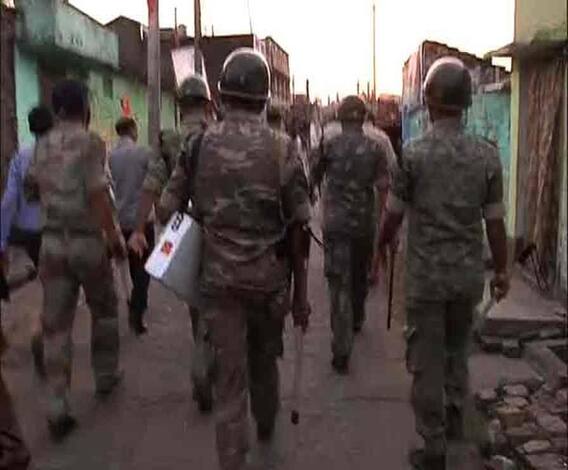 ভাটপাড়ার পরিস্থিতি নিয়ে জরুরি বৈঠকে প্রশাসন, রুটমার্চ পুলিশের, রাজ্যপালের কাছে বিজেপি, দেখুন আরও খবর - এক ঝলকে 