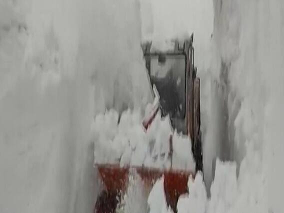 हिमाचल प्रदेश के लाहौल स्पिति में जबरदस्त बर्फबारी, मई के महीने में बनी 15 फीट ऊंची बर्फ की दीवार