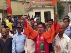 जम्मू: रुझानों में बीजेपी की जीत पर समर्थकों ने वंदे मातरम का नारा लगा मनाया जश्न