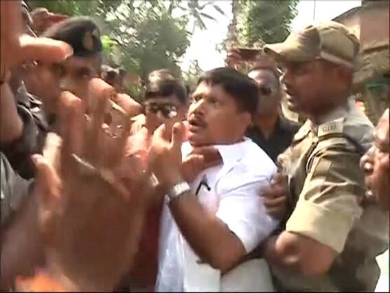 પ.બંગાળઃ બૈરકપુરમાં ભાજપના ઉમેદવાર અર્જુનસિંહ પર મતદાન દરમિયાન થયો હુમલો, જુઓ વીડિયો