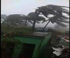 খুরদায় ঝড়ের তাণ্ডব, কটকে উড়ল ছাদ, উপড়ে গেল মোবাইল ফোনের টাওয়ার, ভুবনেশ্বরে প্ল্যাটফর্মের শেড ভাঙল