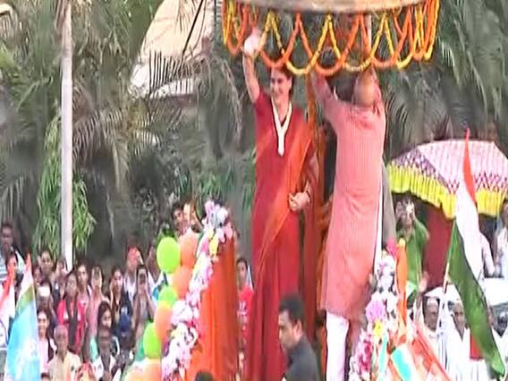 Will crowd in Priyanka Gandhi's roadshow be converted into votes in Varanasi? 