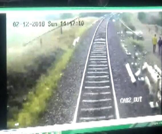 Pune Railway | पुणे रेल्वे स्थानकाच्या रुळावर तीन महिन्यात आठ ते दहा वेळा घातपाताचा प्रयत्न | ABP Majha