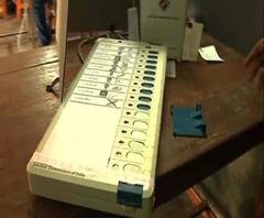 ধনেখালিতে তৃণমূল-বিজেপি সংঘর্ষ, বিজেপি প্রার্থী লকেট চট্টোপাধ্যায়ের গাড়ি ভাঙচুর