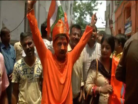 Watch colourful celebration of BJP workers in Kolkata