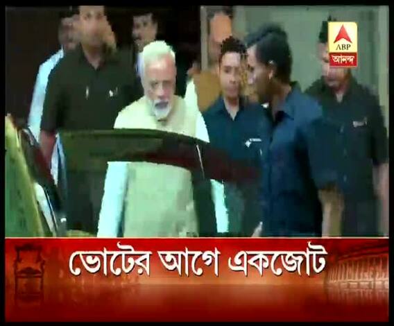 গণনার আগে একজোট শাসক-বিরোধী দুই পক্ষই, নৈশভোজে মোদিকে সংবর্ধনা শরিক দলের, নেতাদের নিয়ে বৈঠকে সনিয়া-রাহুল