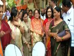 Hyderabad: Women dance and celebrate PM Modi's win