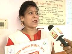 प्रयागराज के एक बूथ पर मतदान करने वाली पहली वोटर को चुनाव आयोग ने दिया सर्टिफिकेट, देखिए ये बातचीत 