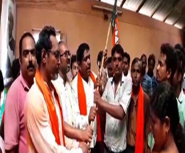 Lok Sabha Election 2019: in Garbeta 200 TMC workers join BJP  ভোট মিটতেই গড়বেতায় তৃণমূল ছেড়ে বিজেপিতে অন্তত ২০০ নেতা-কর্মী