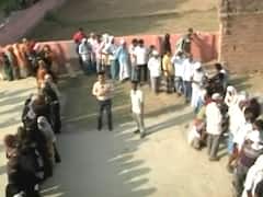 Voters in Bihar' Siwan voting for development, long ques seen outside polling booths