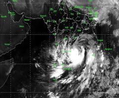 পুরী থেকে ৭০০ কিলোমিটার দূরে অবস্থান, শক্তি বাড়িয়ে অতি তীব্র ঘূর্ণিঝড়ে পরিণত ‘ফণী’