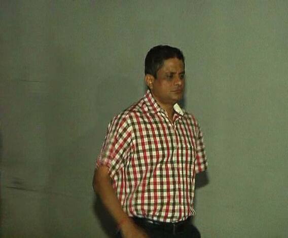 ব্যক্তিগত কারণ দেখিয়ে হাজিরার জন্য আরও সাতদিন সময় চাইলেন রাজীব কুমার