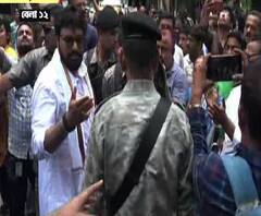  বিধান সরণিতে বুথের বাইরে বাবুল সুপ্রিয়কে ঘিরে বিক্ষোভ, গো ব্যাক স্লোগান