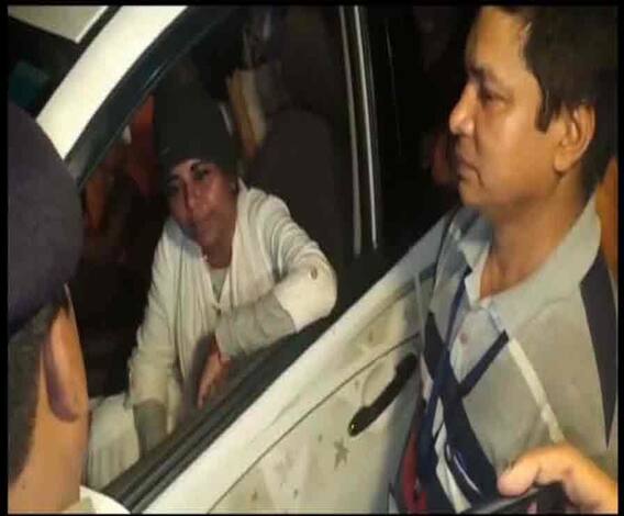 ভারতী ঘোষের গাড়ি থেকে লক্ষাধিক টাকা বাজেয়াপ্ত, নির্বাচনী বিধি মেনেই টাকা নিয়ে যাচ্ছিলাম, মন্তব্য ভারতীর, অভিযোগ উঠলে তদন্ত হবে, প্রতিক্রিয়া দিলীপ ঘোষের