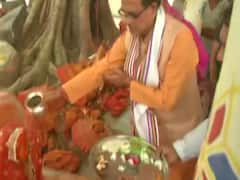मध्य प्रदेश के पूर्व सीएम शिवराज सिंह चौहान ने वोट डालने से पहले की पूजा-अर्चना