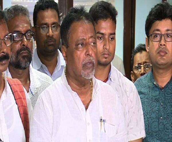 Lok Sabha Election 2019 - Mukul Roy shows his support for Subharngshu উত্তর প্রদেশে মুলায়মকে স্বীকৃতি না দেওয়ার ফল ভুগতে হয়েছে অখিলেশকে, শুভ্রাংশু তো স্বীকার করেছে, মন্তব্য মুকুল রায়ের