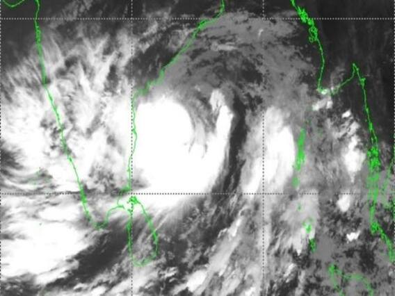 પુરીમાં ફોની તોફાનનું સંકટ, પર્યટકોને આવતી કાલ સુધીમાં પુરી છોડવા આદેશ, જુઓ વીડિયો
