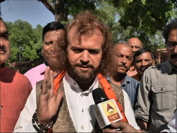 सांसद बनकर पहली बार संसद पहुंचे हंसराज हंस, नरेंद्र मोदी और अमित शाह का किया धन्यवाद