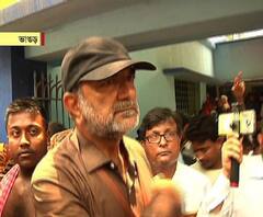 যাদবপুরের সিপিএম প্রার্থী বিকাশ ভট্টাচার্যকে ঘিরে বিক্ষোভ