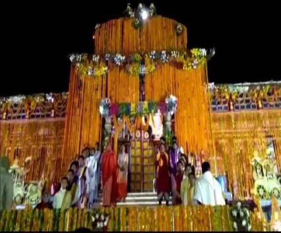 খুলে গেল বদ্রীনাথ মন্দিরের দরজা, ঠাণ্ডা উপেক্ষা করে ভক্তদের ঢল, শুরু হল চার ধাম যাত্রা