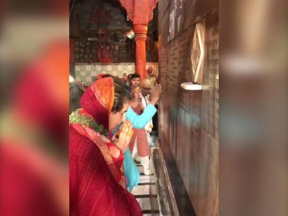 बनारस: काल भैरव के दर्शन करते वक्त मीडिया पर भड़कीं प्रियंका गांधी, कहा- कुछ तो लिहाज करिए