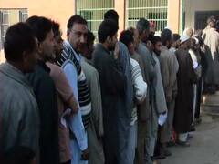 જમ્મુ-કશ્મીરઃ પુલવામાના વોટિંગ બૂથ પર ગ્રેનેડથી હુમલો, જુઓ વીડિયો