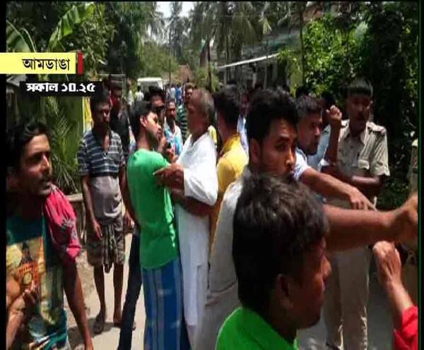 আমডাঙার বড়গাছিয়া হাইস্কুলে দুটি বুথে সিপিএম এজেন্টকে মারধর করে বের করে দেওয়ার অভিযোগ তৃণমূলের বিরুদ্ধে Lok Sabha Election 2019 - CPIM polling agent allegedly beaten at Amdanga আমডাঙার বড়গাছিয়া হাইস্কুলে দুটি বুথে সিপিএম এজেন্টকে মারধর করে বের করে দেওয়ার অভিযোগ তৃণমূলের বিরুদ্ধে