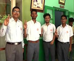 মেধা তালিকায় একই স্কুল থেকে পঞ্চম, ষষ্ঠ, নবম! অপ্রত্যাশিত ফলে রহড়া রামকৃষ্ণ মিশনে উৎসবের মেজাজ