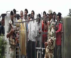 বিষ্ণুপুর লোকসভার অন্তর্গত বড়জোড়ার ২২৬ নম্বর বুথে কেন্দ্রীয় বাহিনীর বিরুদ্ধে ভোটারদের প্রভাবিত করার অভিযোগ তৃণমূলের