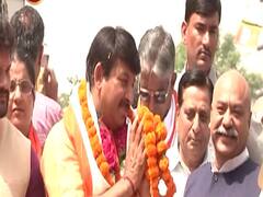 दिल्ली: भोजपुरी स्टार खेसारी लाल ने किया मनोज तिवारी के लिए प्रचार, पटाखों पर बैन के बाद रोड शो में फूटे पटाखे