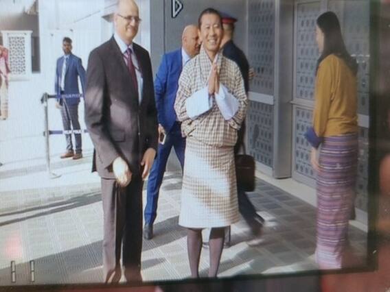 PM મોદીના શપથ ગ્રહણ સમારંભમાં હાજરી આપવા દિલ્લી પહોંચ્યા ભૂટાનના PM, જુઓ વીડિયો