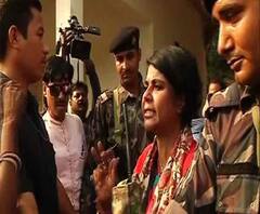 বুথের ১০০ মিটারের মধ্যে অস্ত্র নিয়ে নিরাপত্তারক্ষী, ভারতীর বিরুদ্ধে এফআইআরের নির্দেশ কমিশনের