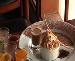 অভিনব সব বিদেশি মিষ্টি ও আইসক্রিমের সম্ভার নিয়ে শহরের একটি নামী রেস্তোরাঁয় চলছে ডেসার্ট ফেস্টিভ্যাল