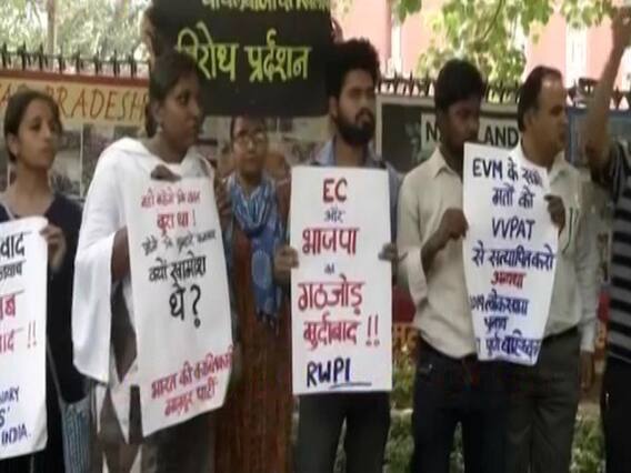 Lok Sabha Elections 2019: Protest staged against EC in Delhi