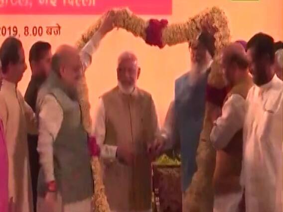 NDA leaders' dinner underway in Delhi, PM Modi felicitated
