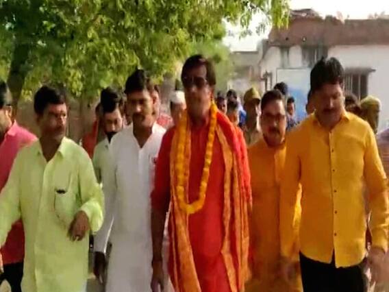Ravi Kishan reaches Chillupur constituency, seeks blessings