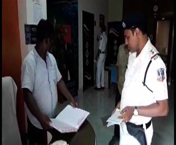 Lok Sabha Election 2019: Kaar Dokhole Delhi - Bidhannagar Police active ahead of last phase vote হোটেল ও গেস্ট হাউসে তল্লাশি, শেষ দফা ভোটের আগে তৎপর বিধাননগর পুলিশ