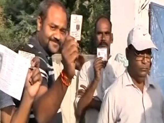 Voters reach polling booth in Raebareli to cast their votes