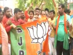 Election Results 2019 : बीजेपी की बंपर जीत पर लखनऊ में जश्न में डूबे कार्यकर्ता