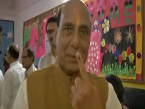 Rajnath Singh casts his vote in Lucknow along with his family 