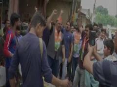 लोकसभा चुनाव 2019: BJP की जीत पर जम्मू कश्मीर के राजौरी में समर्थकों ने मनाया जश्न, बांटी मिठाईयां