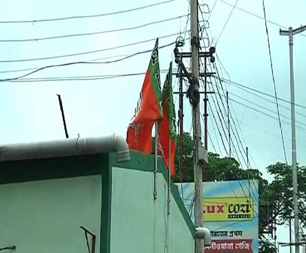 Lok Sabha Election 2019 - TMC party office has been transformed to BJP office at Bijpur বীজপুরে তৃণমূলের দলীয় কার্যালয় দখলের অভিযোগ বিজেপির বিরুদ্ধে, সবুজ মুছে গেরুয়া রঙের প্রলেপ
