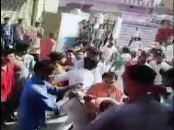 BJP, SP workers end up fighting with each other in Chandauli