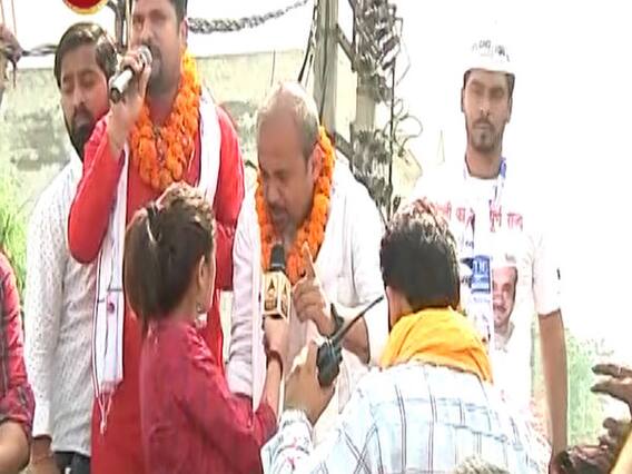 AAP's North East Delhi candidate Dilip Pandey holds roadshow in Burari