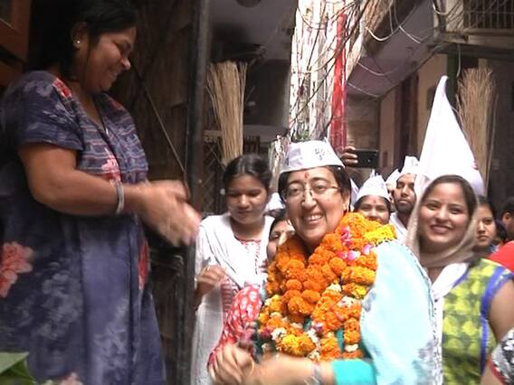 दिल्ली का दंगल: पूर्वी दिल्ली में AAP उम्मीदवार आतिशी कुछ इस अंदाज में कर रही हैं प्रचार, देखिए